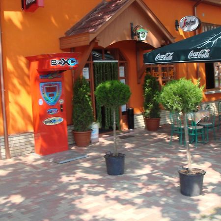 Platan Panzio Bed & Breakfast Nagyszenas ภายนอก รูปภาพ